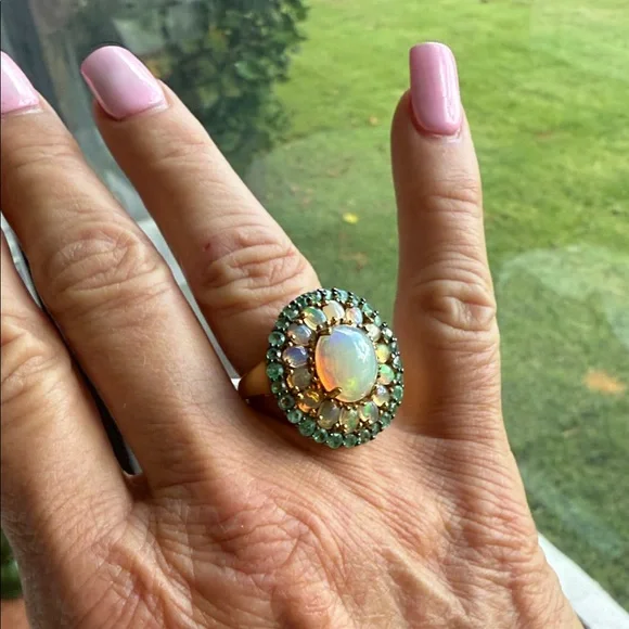 Opulent Opal and Green Gemstone Ring - Picture 5 of 11